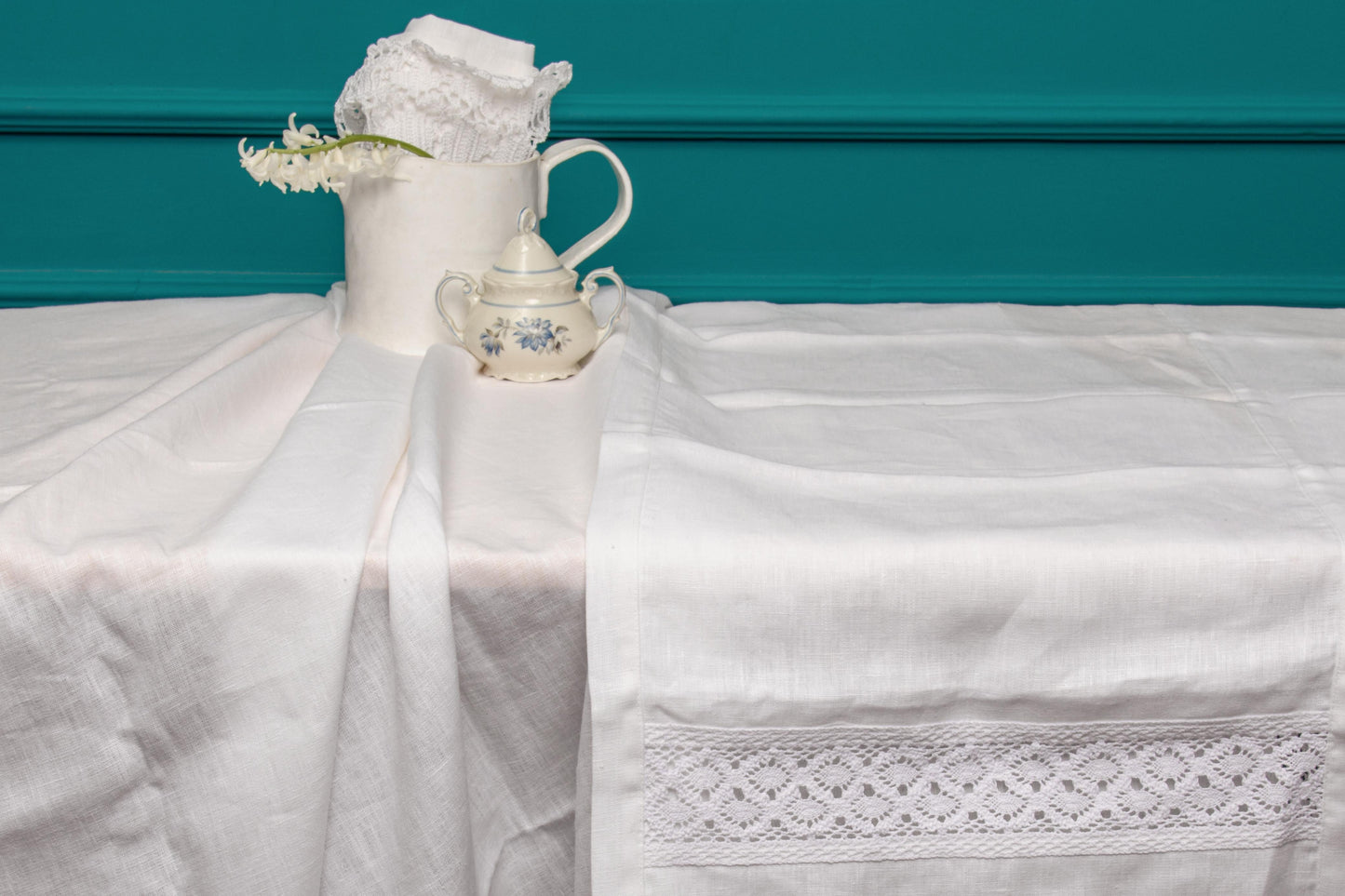 Lace Trim Runner — White