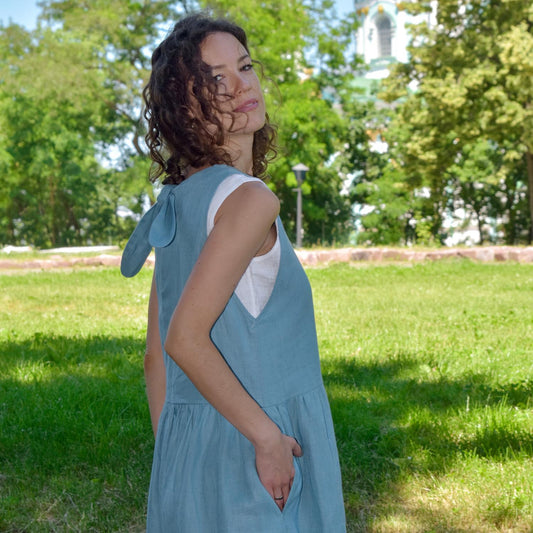 Linen Sundress - Blue, side with pockets