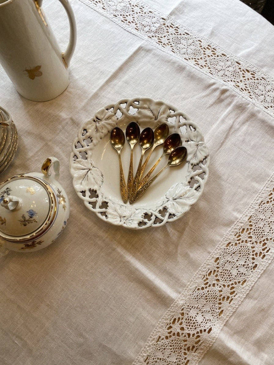 Lace Trim Tablecloth - White