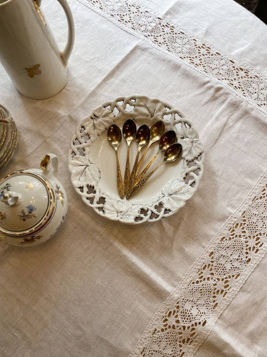 Lace Trim Tablecloth - White