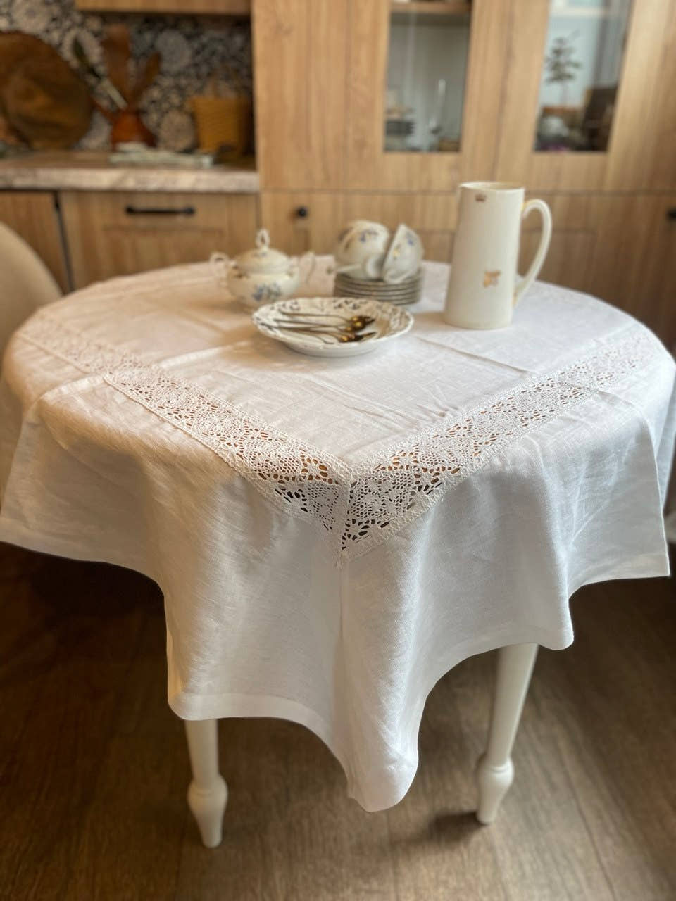 Lace Trim Tablecloth - White