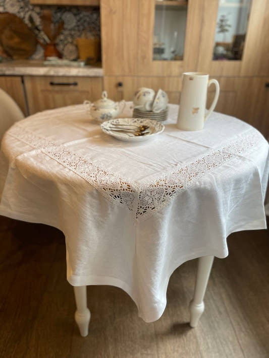 Lace Trim Tablecloth - White