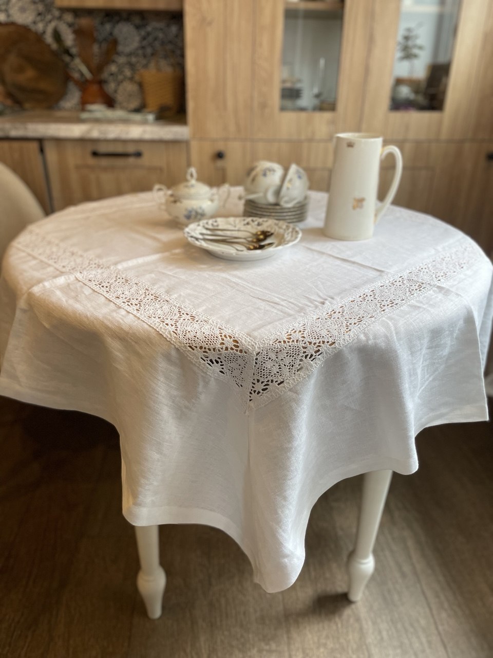 Lace Trim Tablecloth — White
