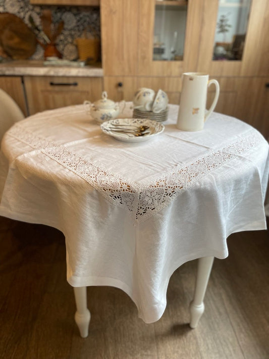 Lace Trim Tablecloth — White
