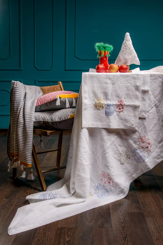 X-Mas Ornaments Tablecloth - White