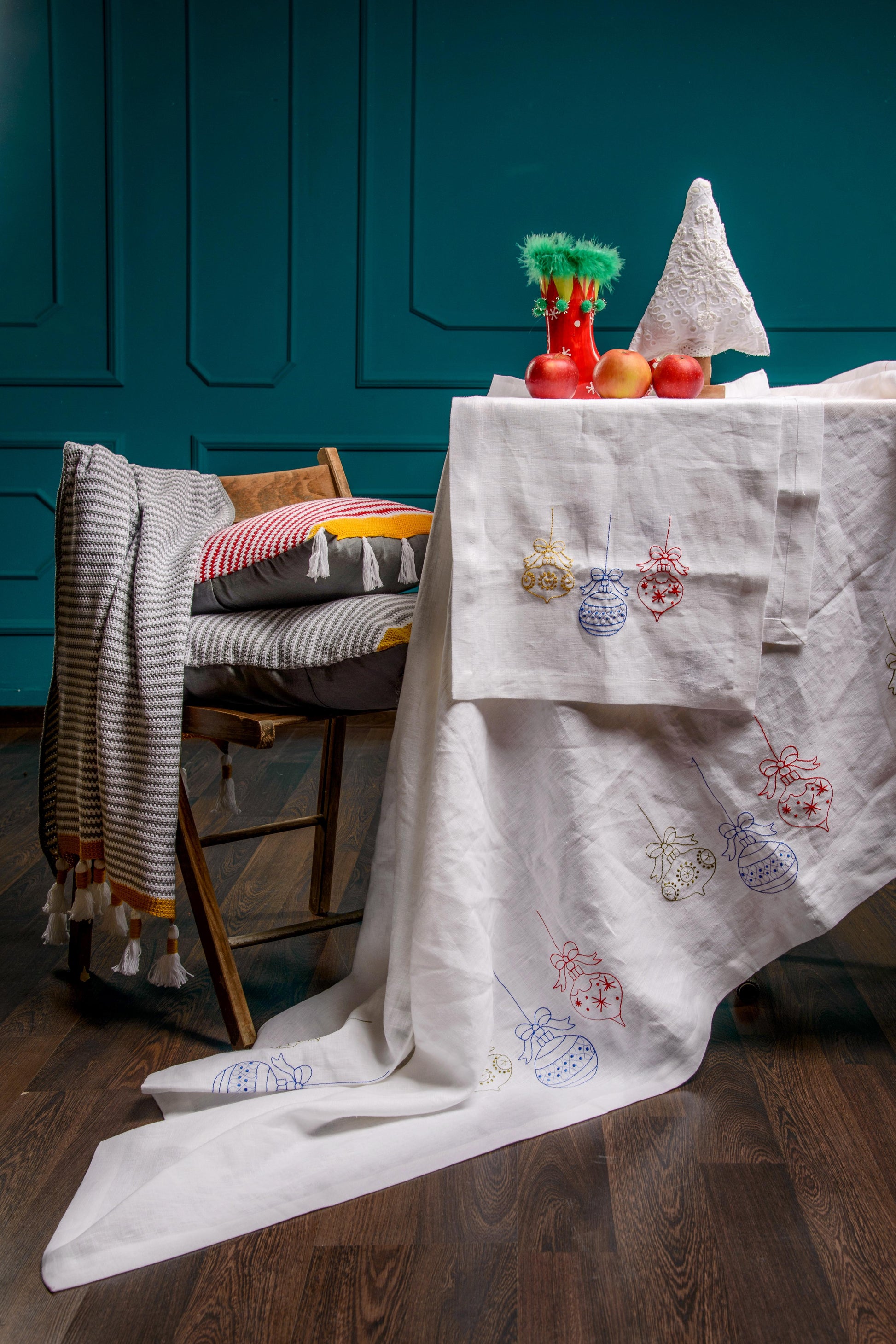 X-Mas Ornaments Tablecloth — White