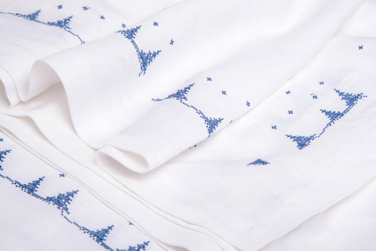 X-Mas Village Linen Runner