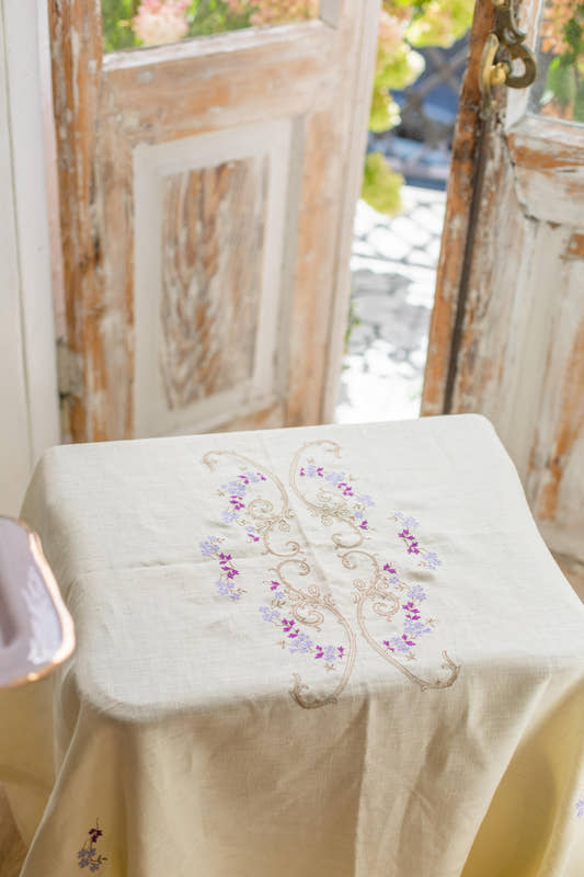 Venzel Tablecloth - White