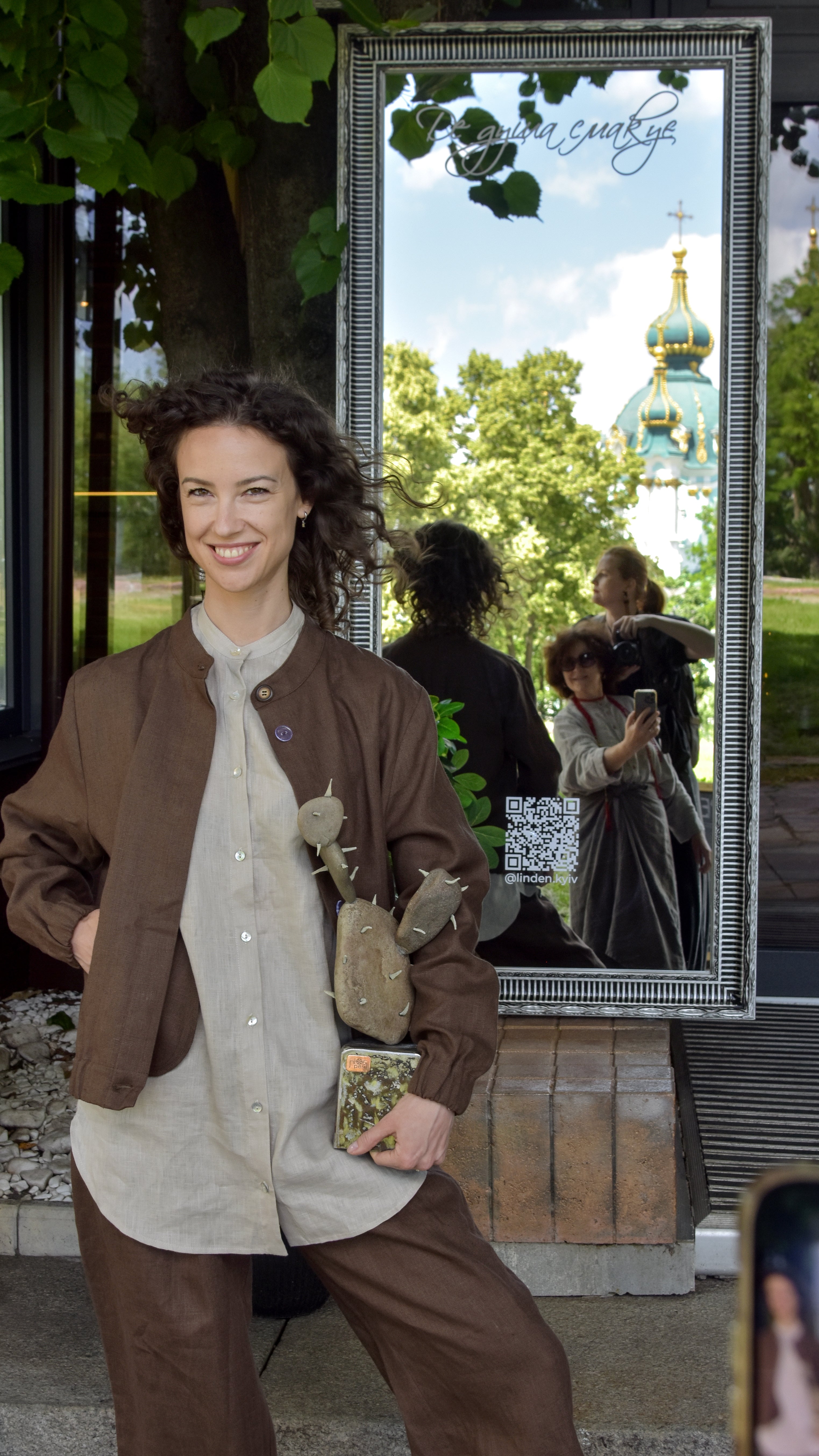 Linen brown bomber and harem pants — styled outfit