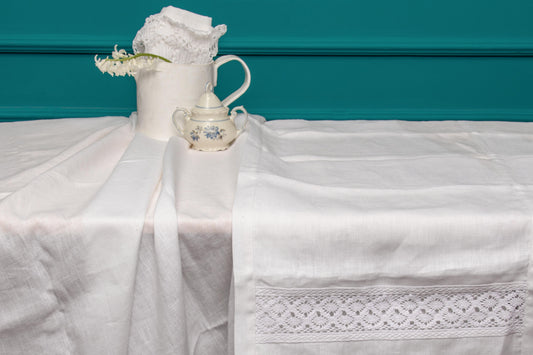 Lace Trim Runner — White