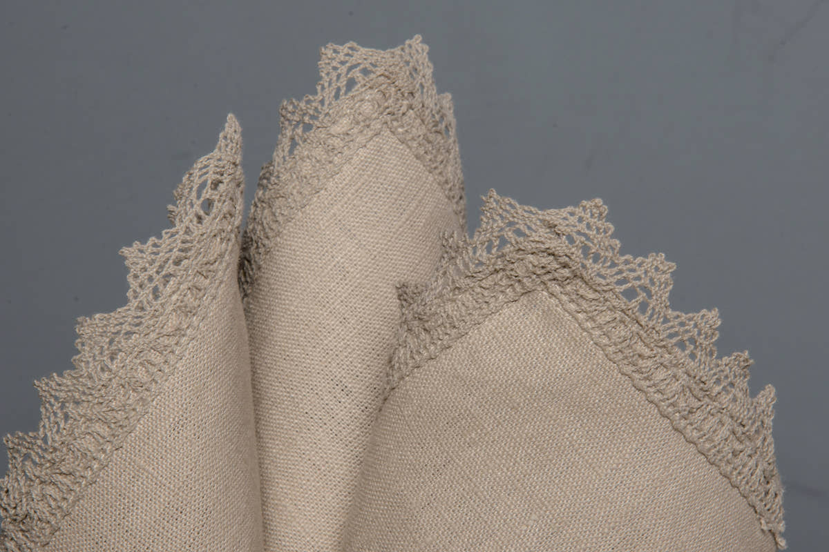 Lace Trim Napkin - Natural Linen