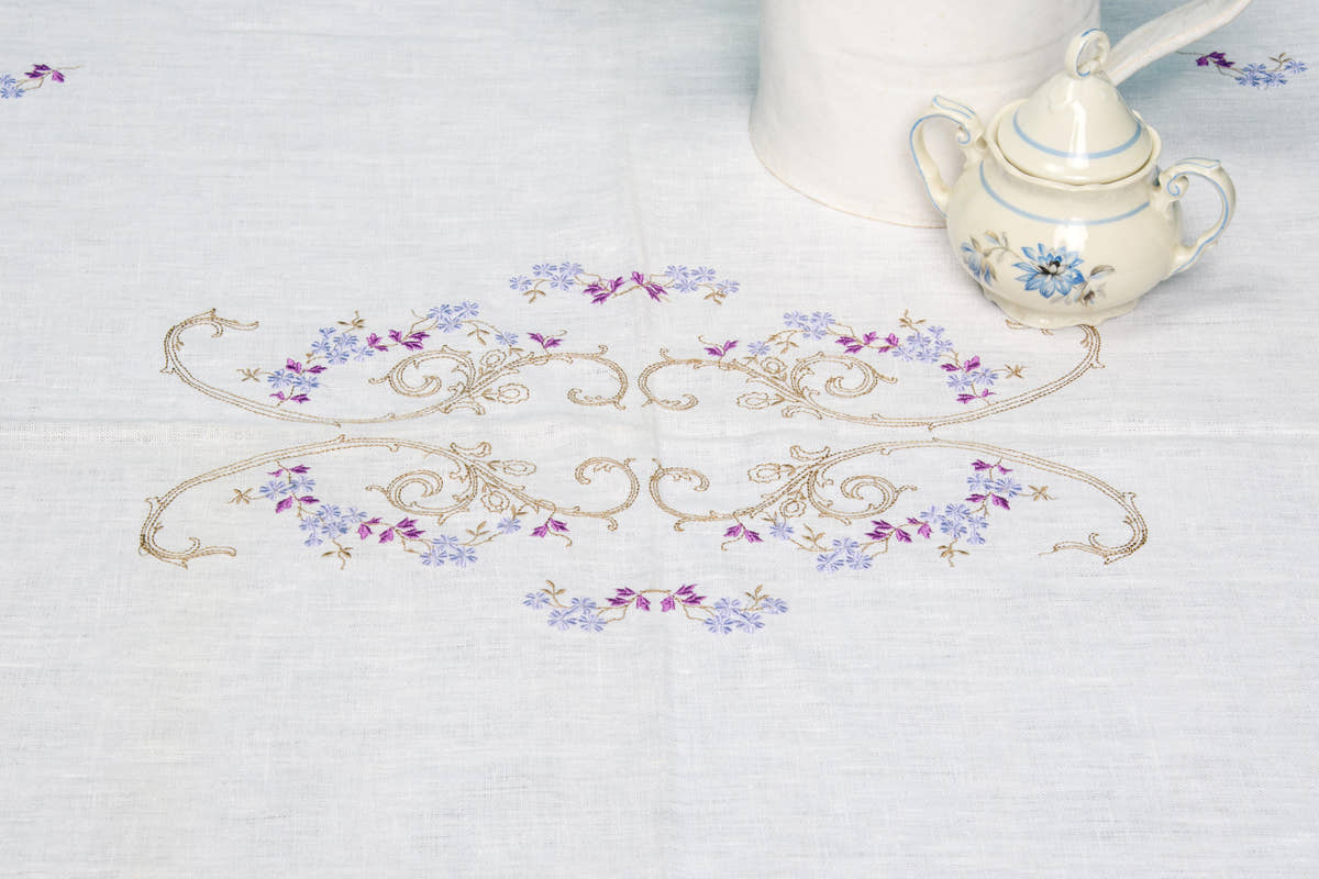 Venzel Tablecloth - White