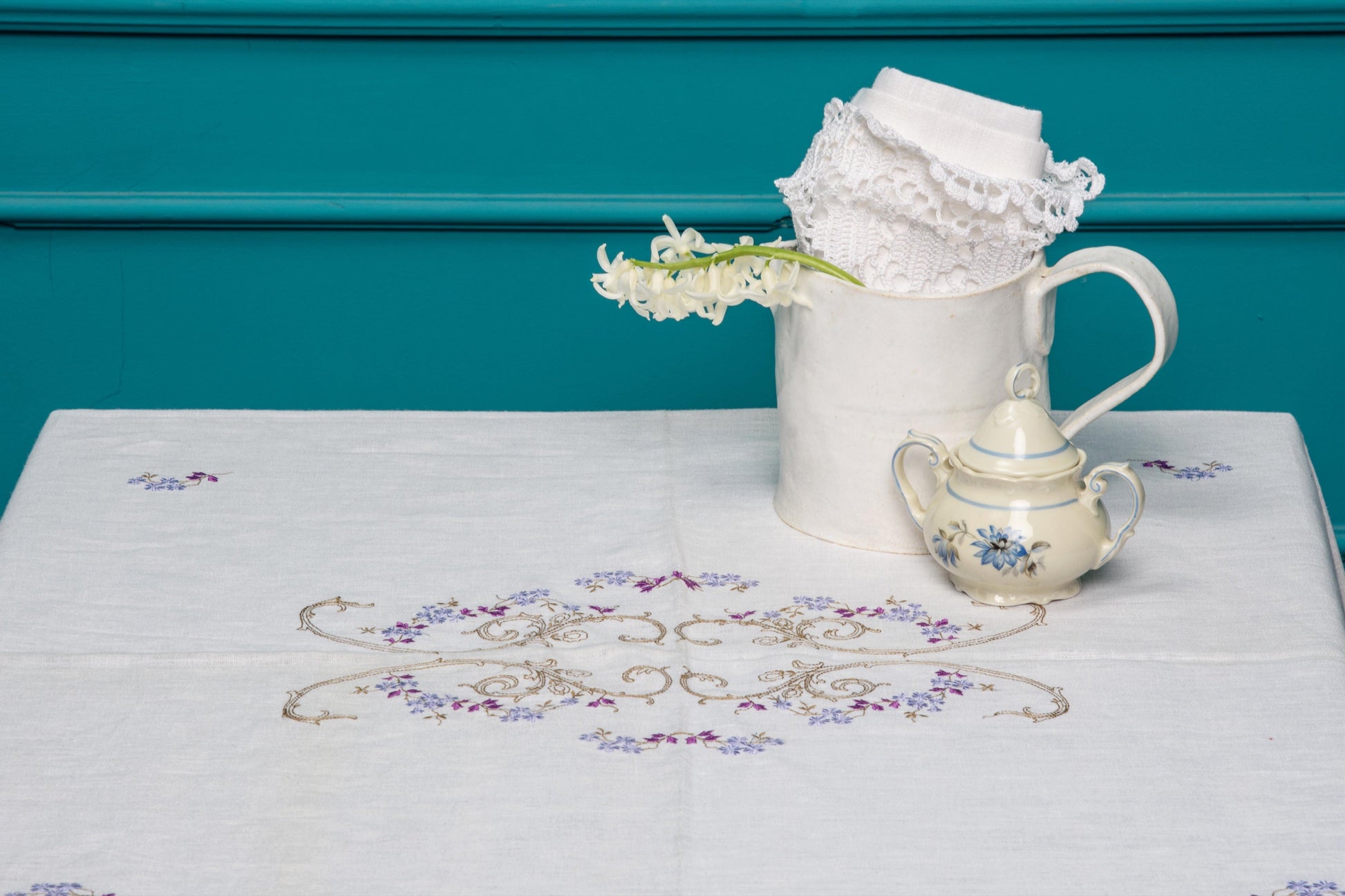 Venzel Tablecloth — White